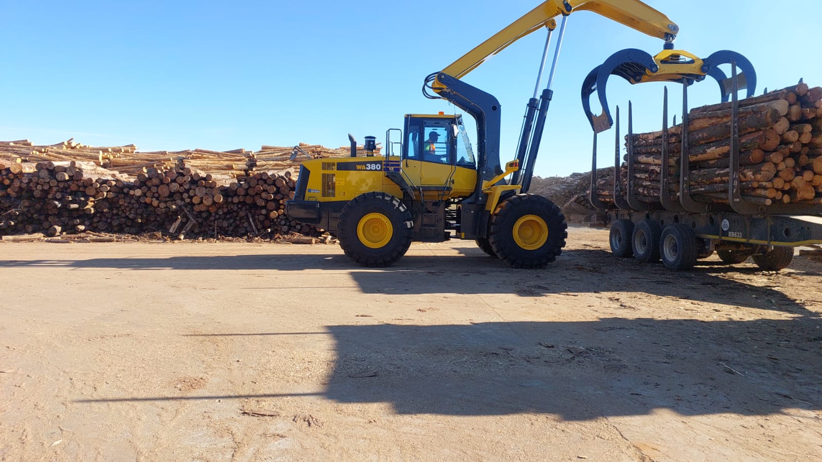 Latest generation high-lift log loader in commissioning